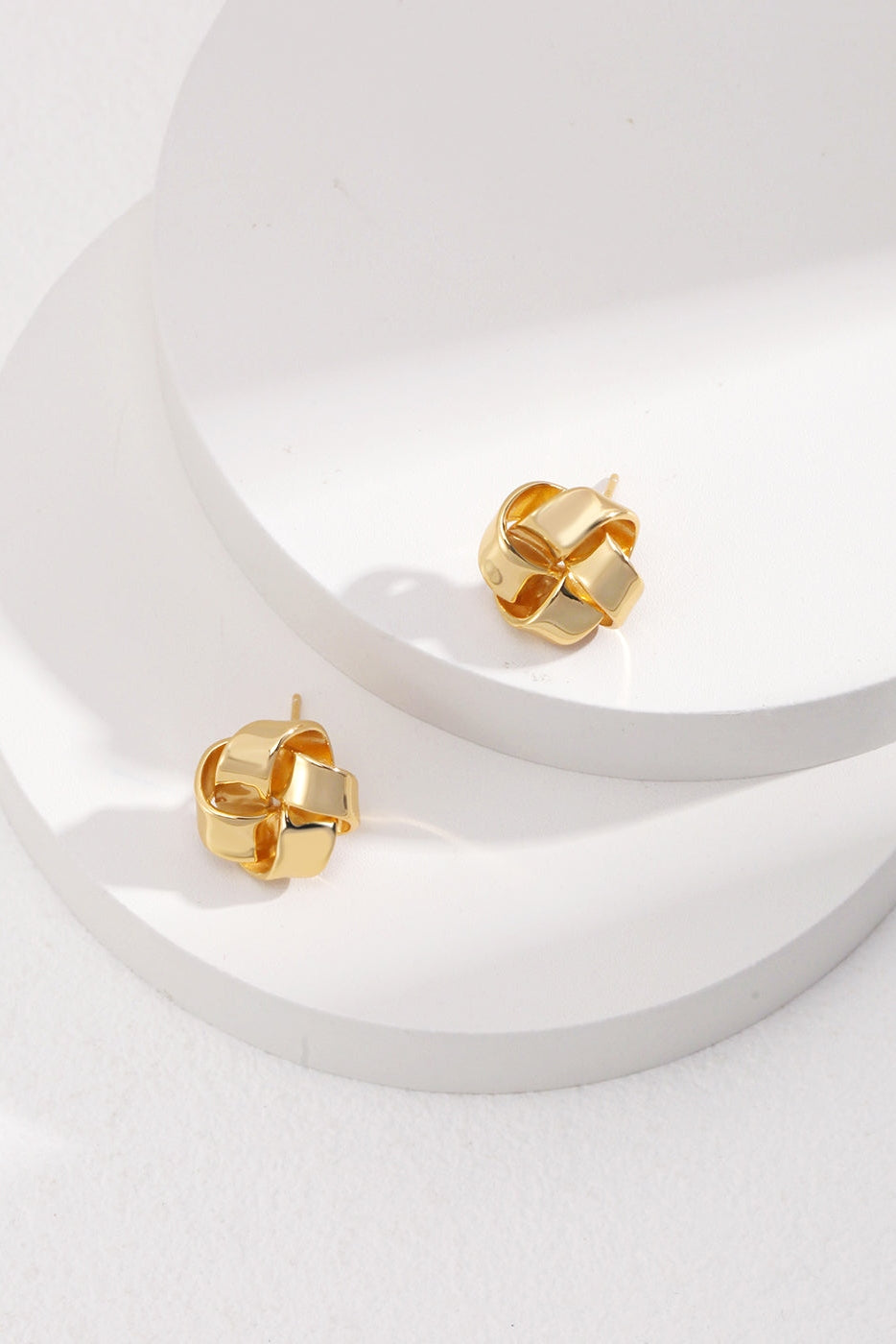 Chic Vintage Gold Knot Stud Earrings in 925 Silver