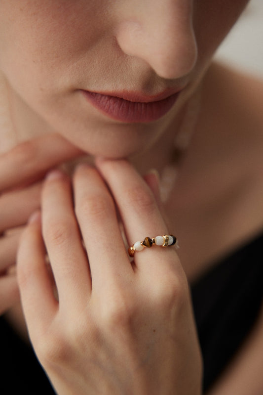 Chic Vintage Gold Ring with Tiger's Eye and Mother of Pearl in 925 Silver