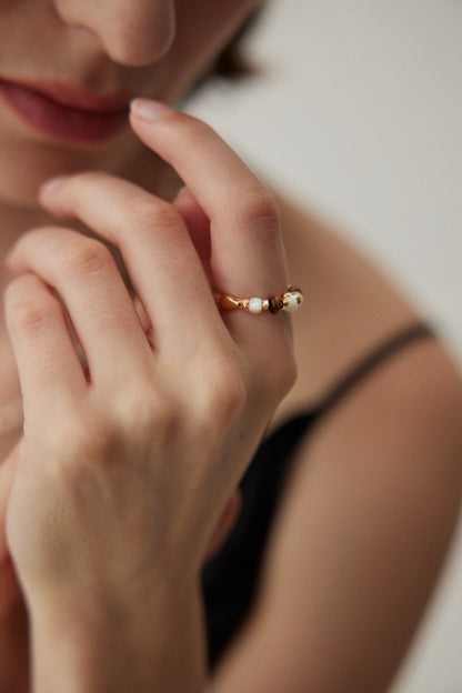 Chic Vintage Gold Ring with Tiger's Eye and Mother of Pearl in 925 Silver