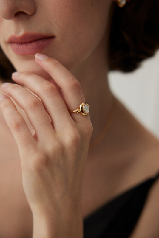 Classic Mother of Pearl Ring in Vintage Gold