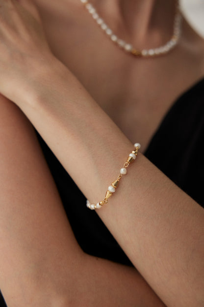 Classic Vintage Gold Natural Pearl Bracelet in 925 Silver