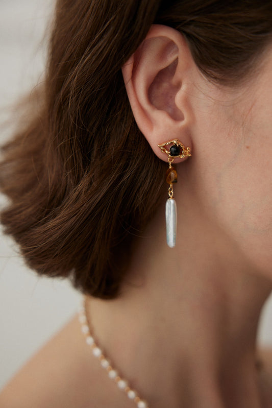 Elegant Tiger's Eye and Pearl Drop Earrings in Vintage Gold