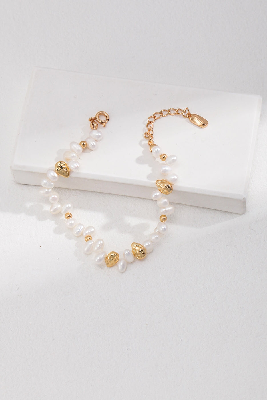 Elegant Vintage Gold Pearl Bracelet with Heart Charms in 925 Silver